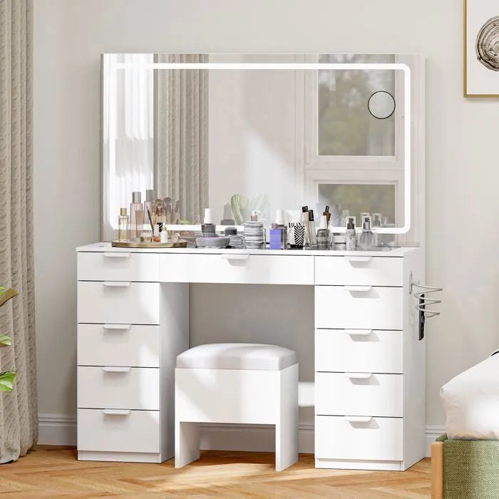 GlowVanity™ – La Coiffeuse Tout-en-Un avec Éclairage Pro et Charge Intégrée